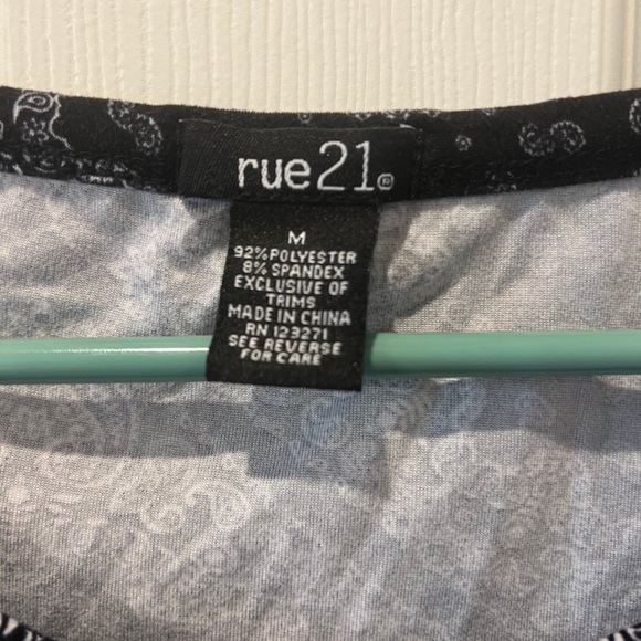 Juniors tie up top  size Medium - Picture 2 of 3